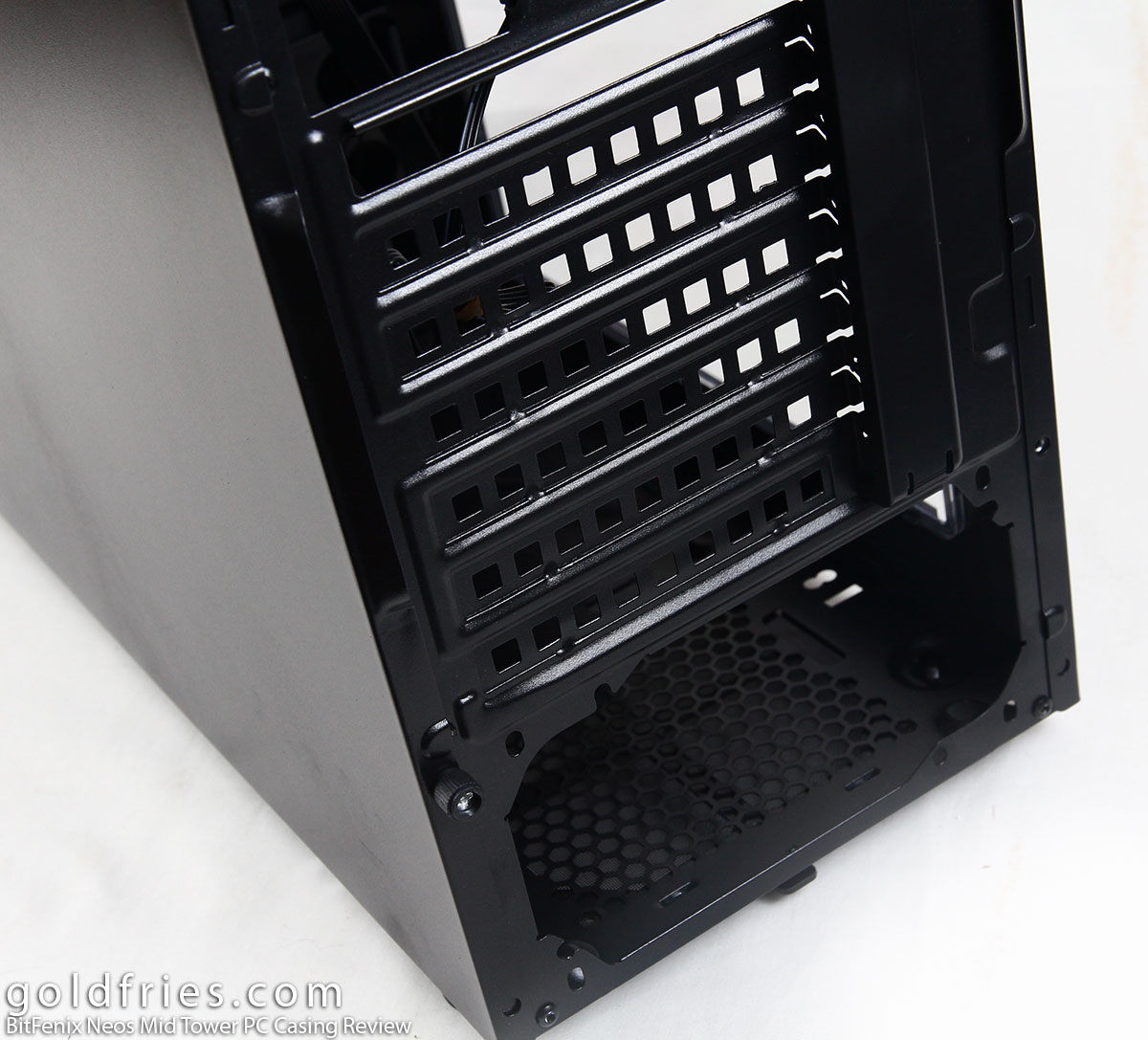BitFenix neos Mid Tower PC Casing Review
